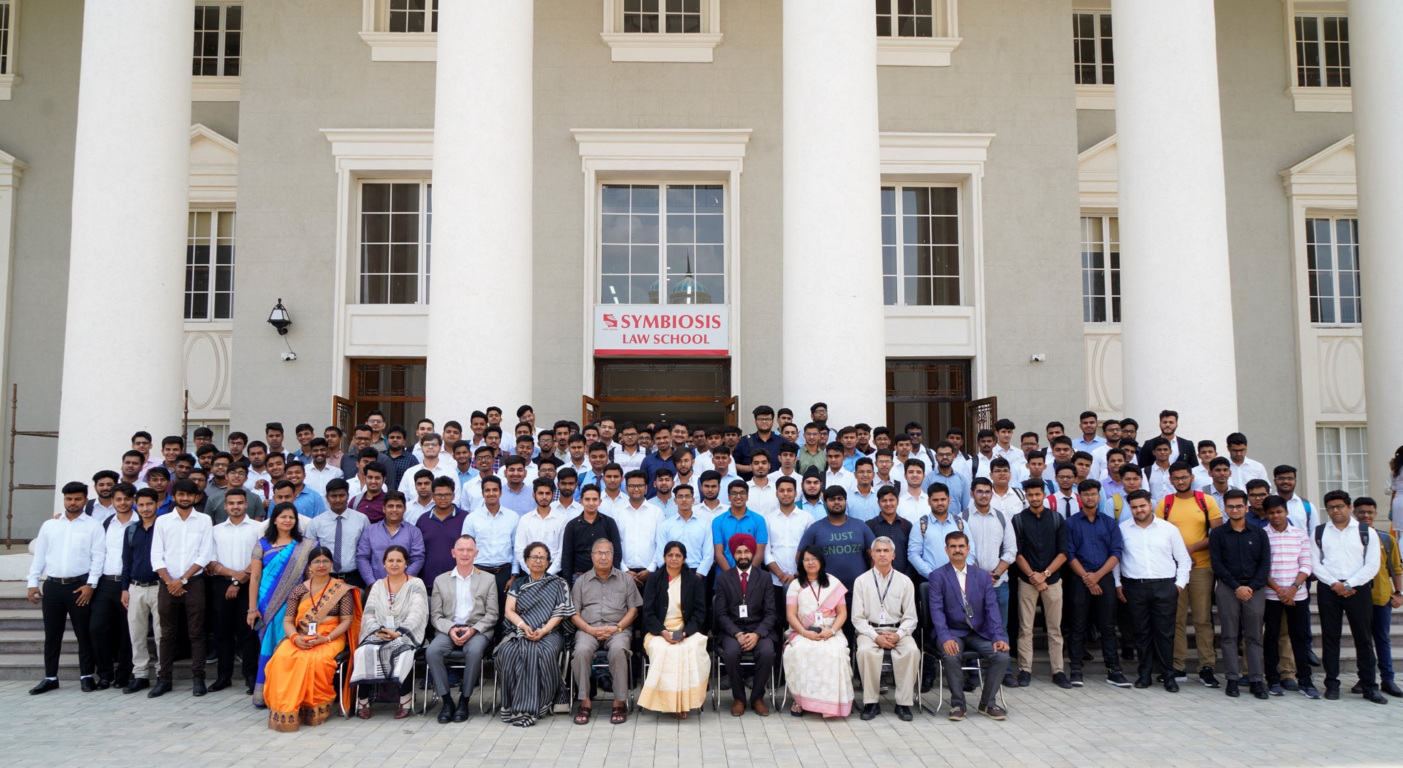 SLS Nagpur students and faculty group photo
