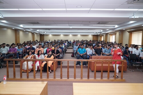 Law students and faculty attend a guest lecture